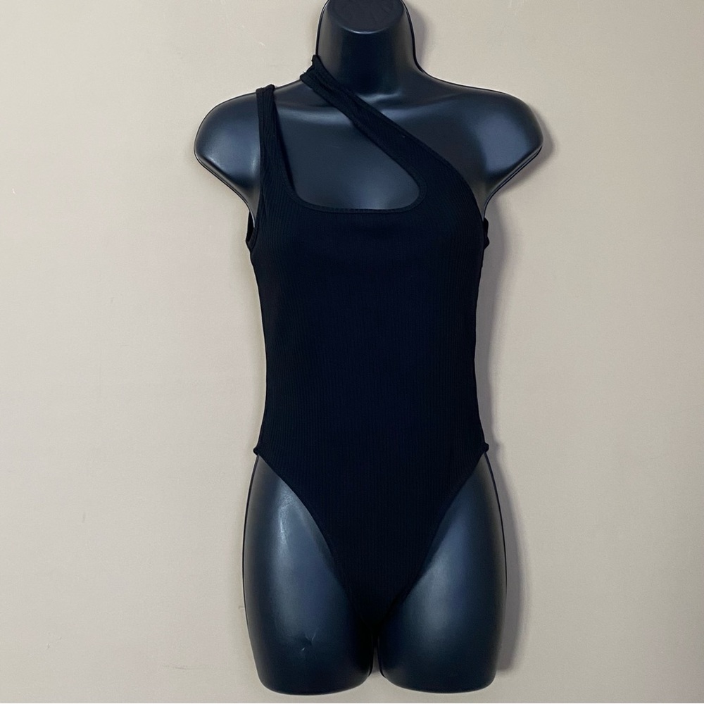 SHEIN Black Ribbed Knit Asymmetrical Bodysuit